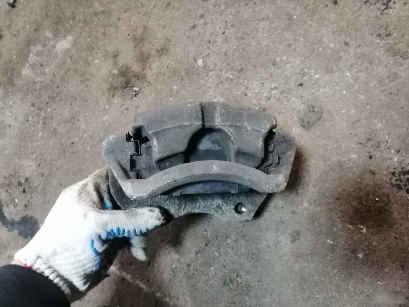 Суппорт тормозной Nissan Primera P12