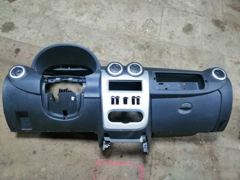 Торпеда Renault Sandero