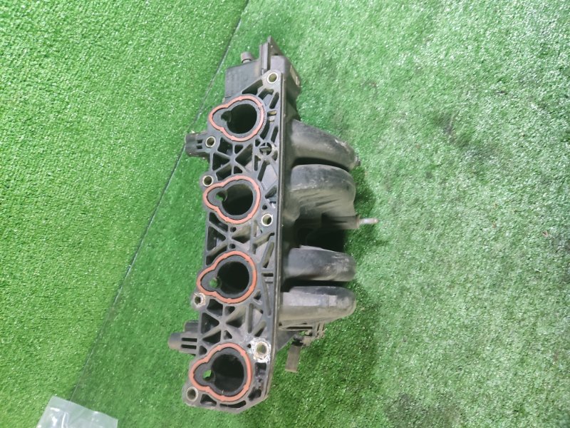 Впускной коллектор Renault logan