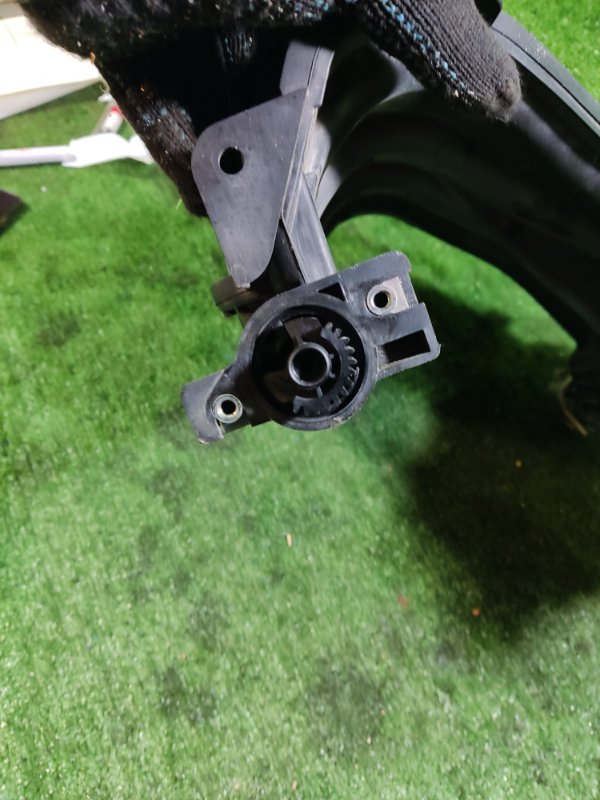 Впускной коллектор Nissan Lafesta