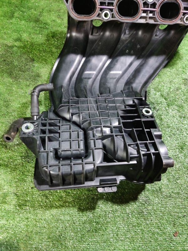 Впускной коллектор Nissan Tiida C11