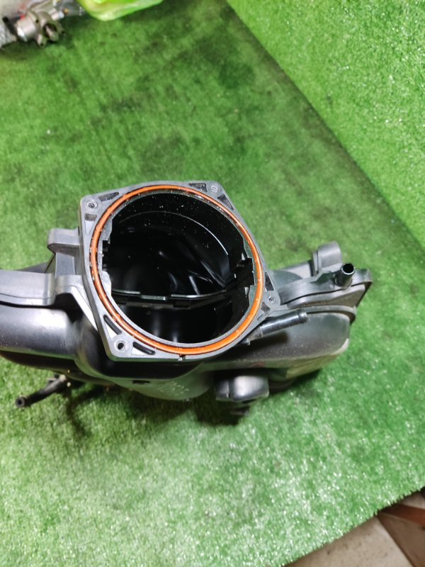 Впускной коллектор Nissan Teana