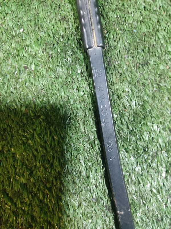 Поводок стеклоочистителя правый Opel Astra H