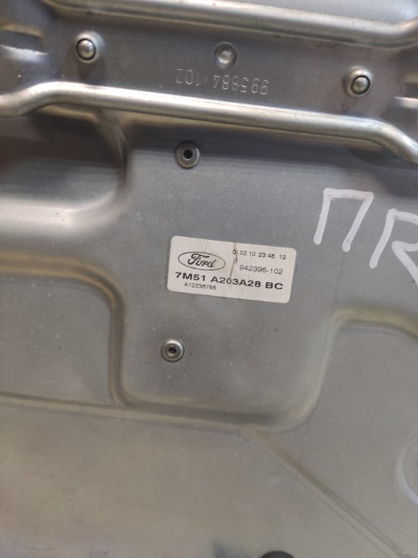 Стеклоподъемник Ford Focus 2010 2