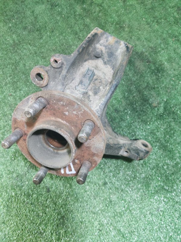 Кулак поворотный Ford Focus 2010 2