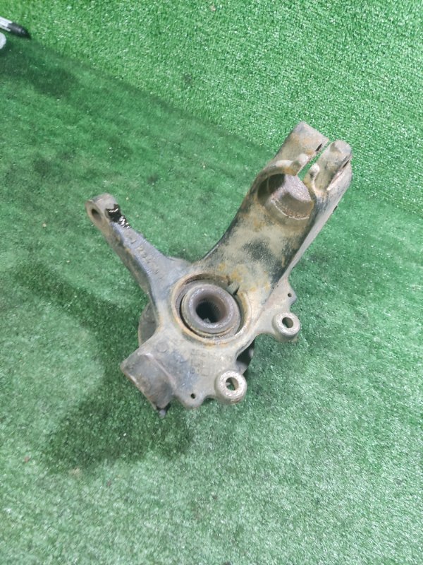 Кулак поворотный Ford Focus 2010 2