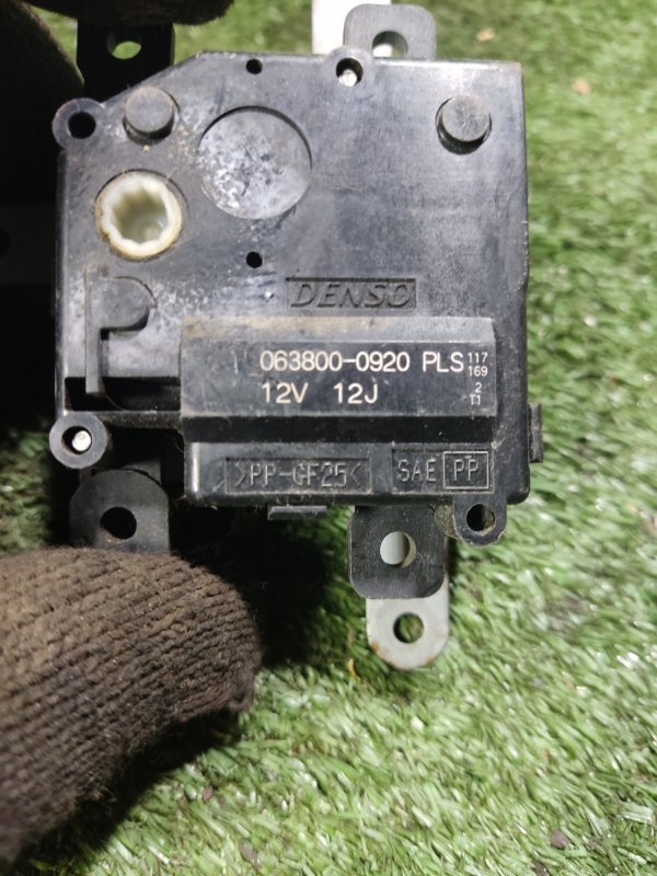 Моторчик заслонки отопителя Toyota Auris