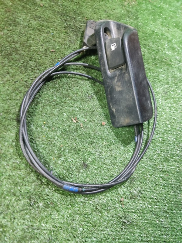 Трос лючка топливного бака Toyota Auris