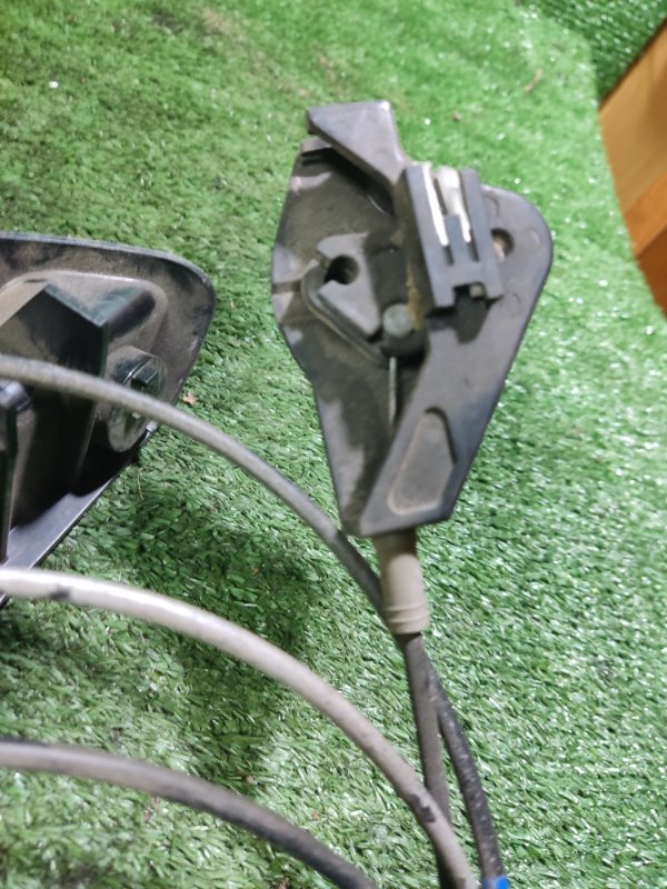 Трос лючка топливного бака Toyota Auris