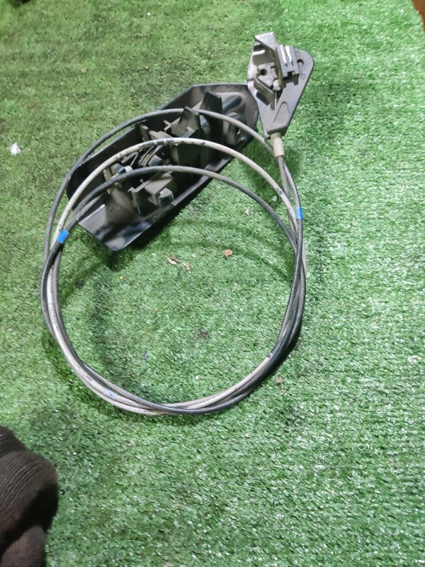 Трос лючка топливного бака Toyota Auris