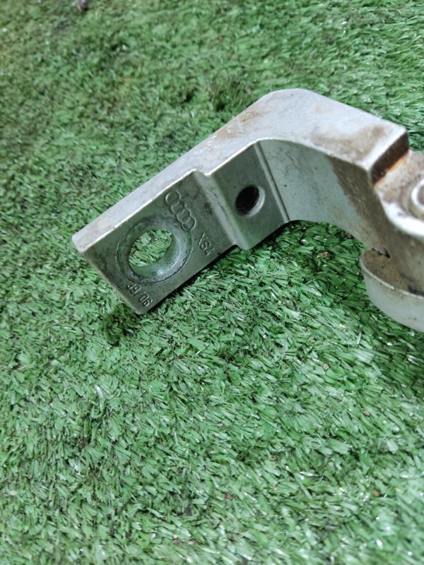 Петля двери Audi A6 2006 C6