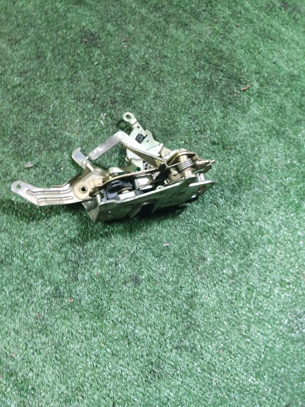 Замок двери Mercedes Benz W202