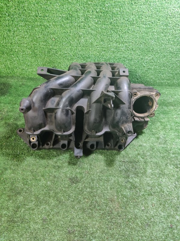 Впускной коллектор Volkswagen Golf 4