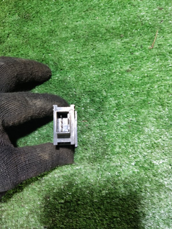 Кнопка Toyota Estima Lucida