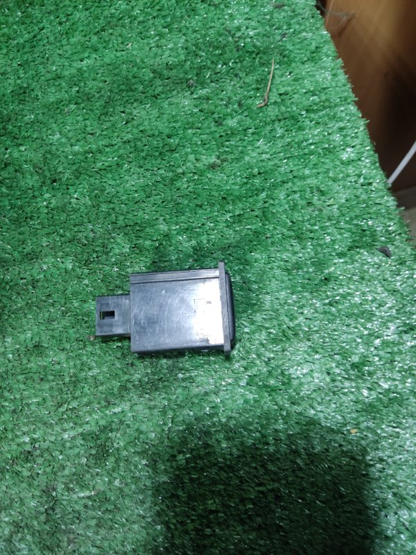 Кнопка Toyota Estima Lucida