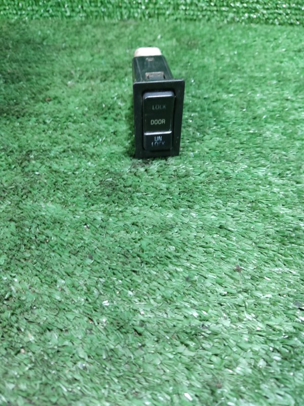 Кнопка Toyota Estima Lucida