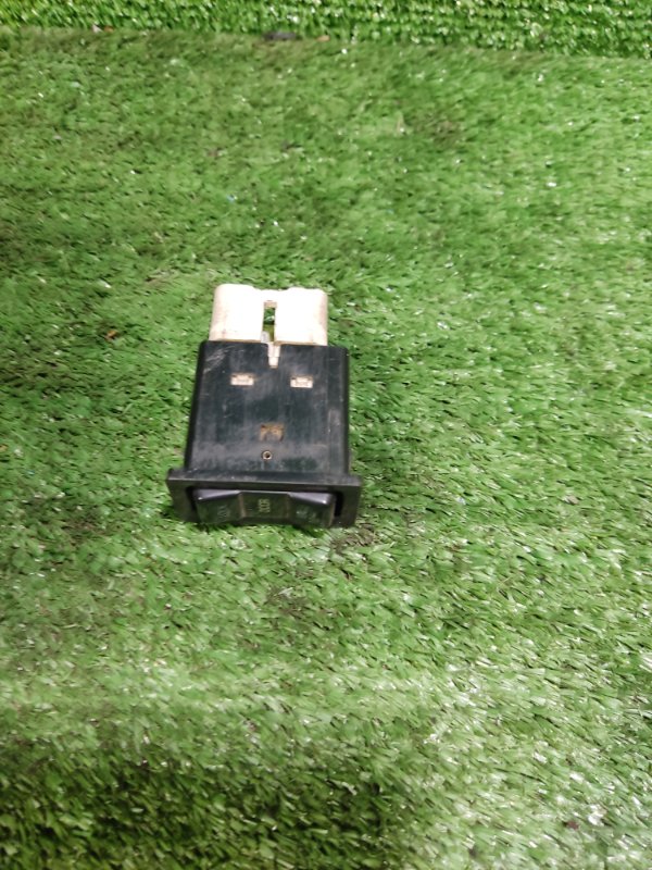 Кнопка Toyota Estima Lucida