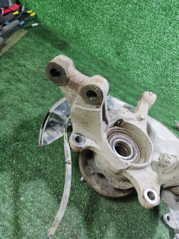 Кулак поворотный Toyota Corolla E120
