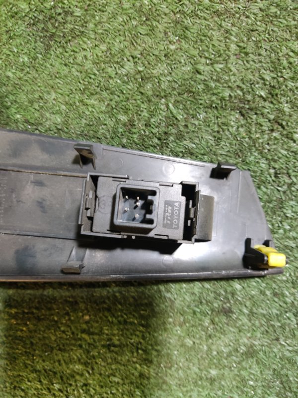 Кнопка стеклоподъемника Toyota Corolla E120