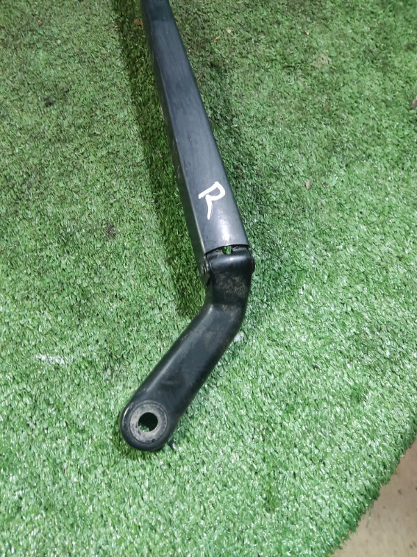 Поводок стеклоочистителя правый Peugeot 206