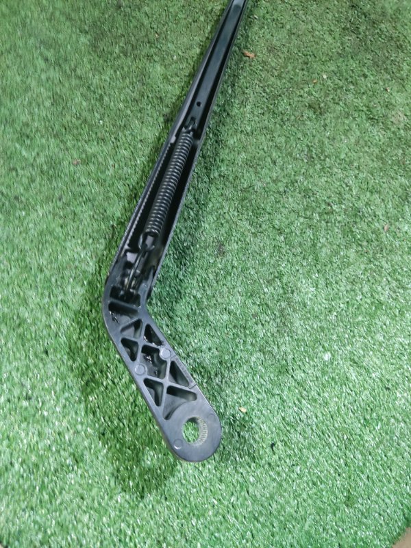 Поводок стеклоочистителя правый Peugeot 206