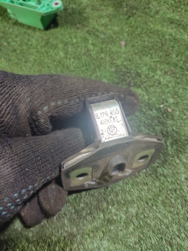 Ответная часть замка двери BMW 5 E39