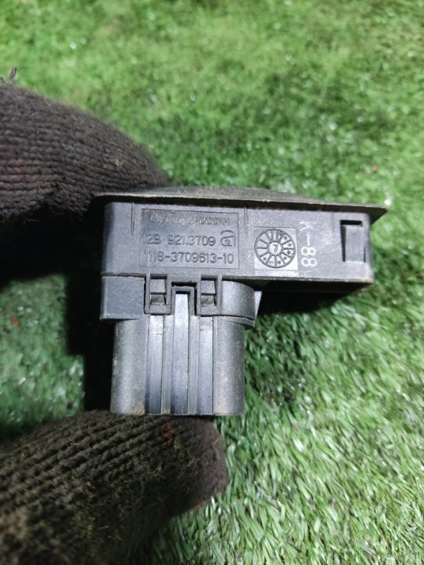 Кнопка стеклоподъемника LADA Kalina