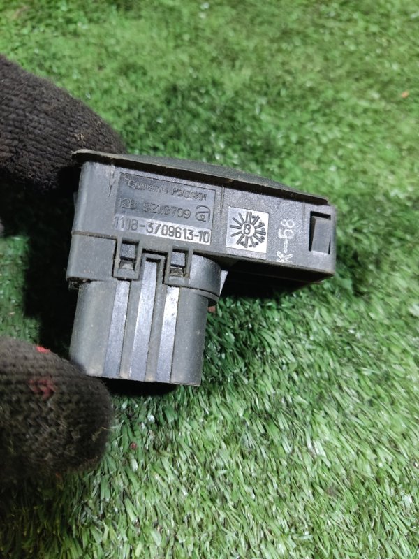 Кнопка стеклоподъемника LADA Kalina