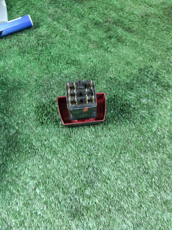 Кнопка аварийной сигнализации LADA Kalina