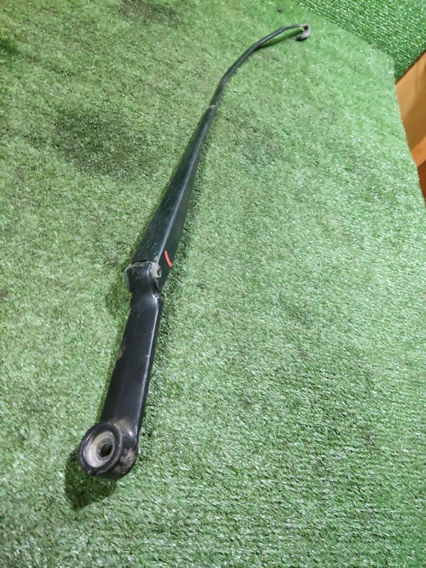 Поводок стеклоочистителя правый LADA Kalina