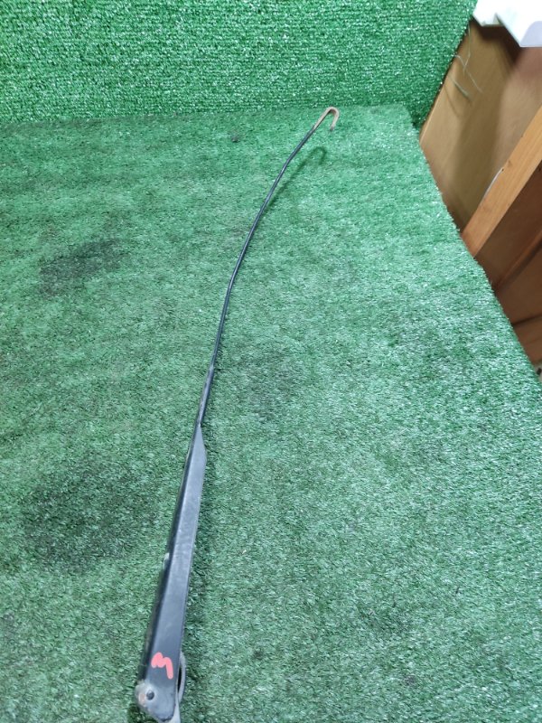 Поводок стеклоочистителя правый LADA Kalina