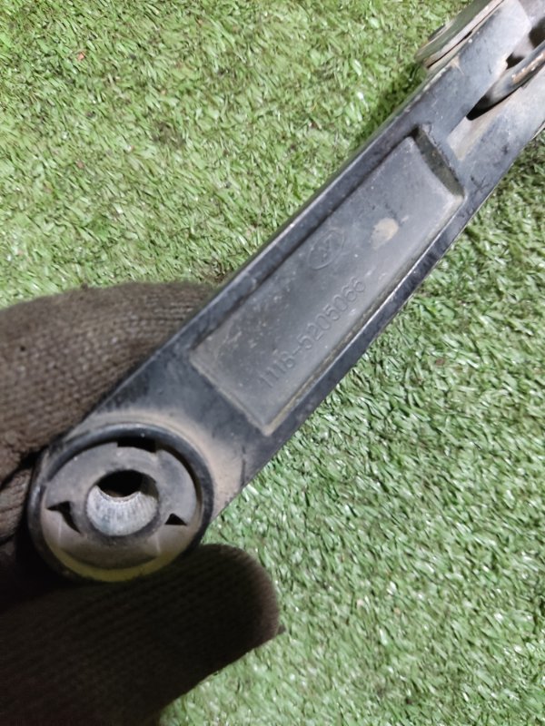 Поводок стеклоочистителя правый LADA Kalina