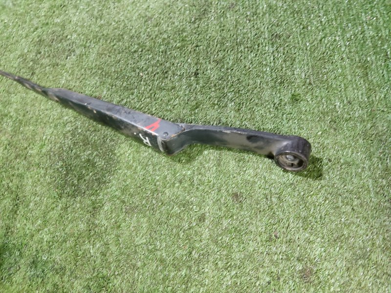 Поводок стеклоочистителя правый LADA Kalina