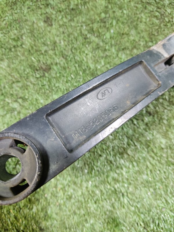 Поводок стеклоочистителя правый LADA Kalina