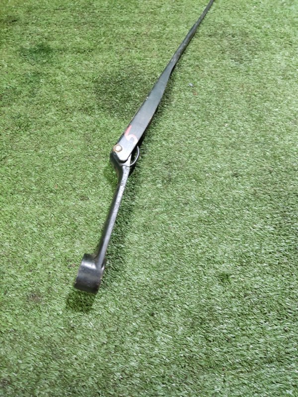 Поводок стеклоочистителя правый LADA Kalina