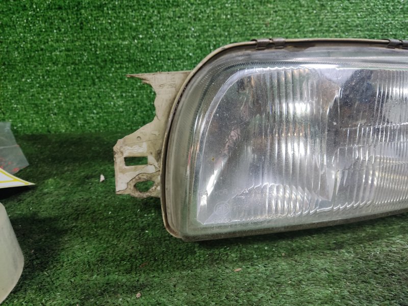 Фара левая Ford Fiesta 4