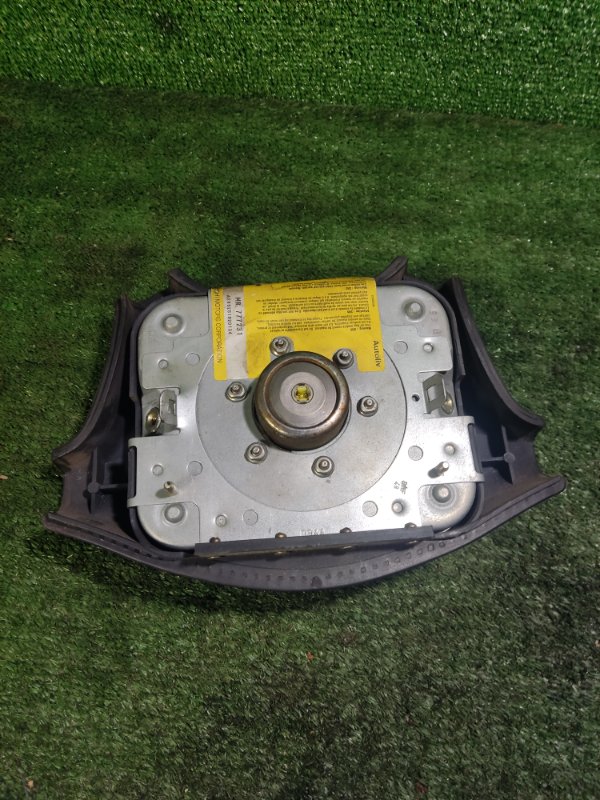 Подушка безопасности в руль Mitsubishi Carisma