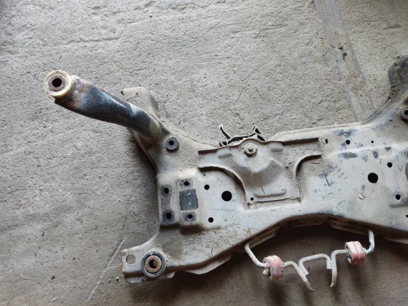 Подрамник Ford Focus 2010 2