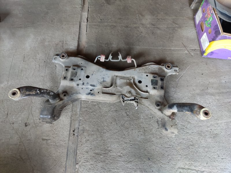 Подрамник Ford Focus 2010 2