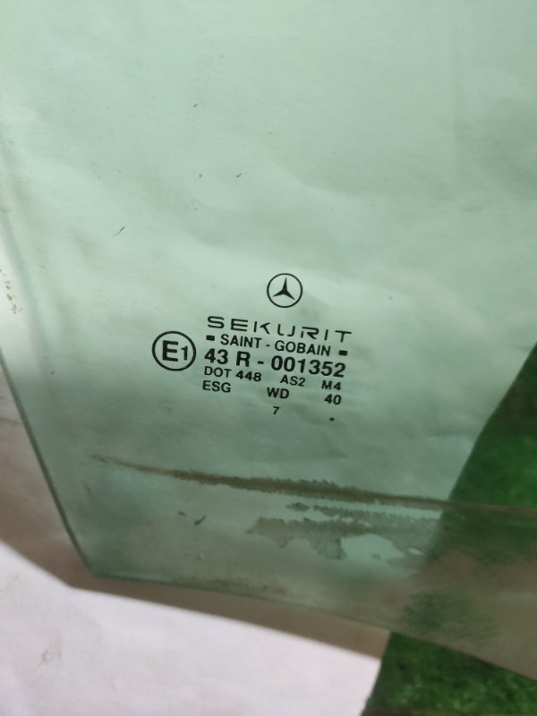 Стекло переднее правое Mercedes Benz W202