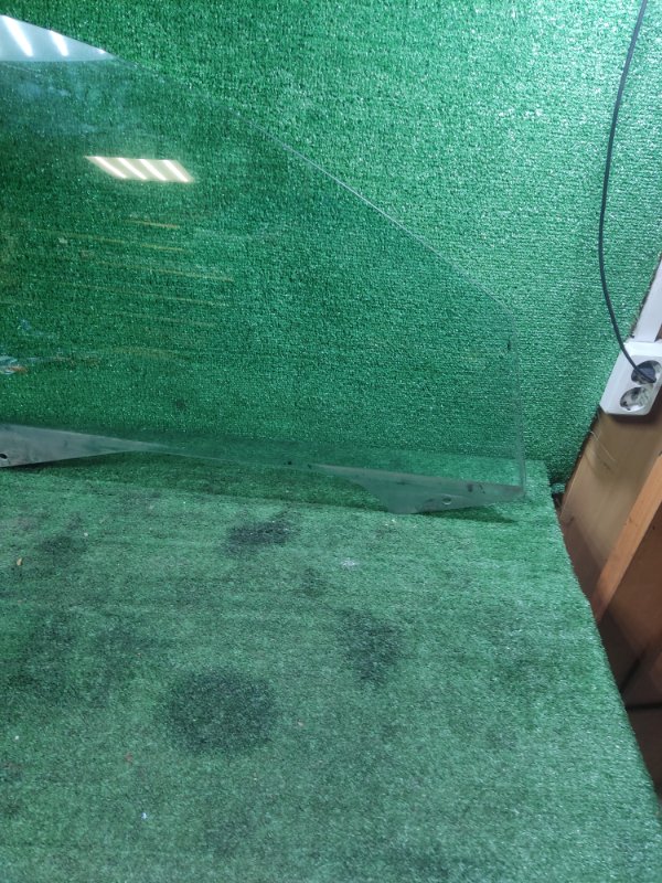 Стекло переднее правое Peugeot 206