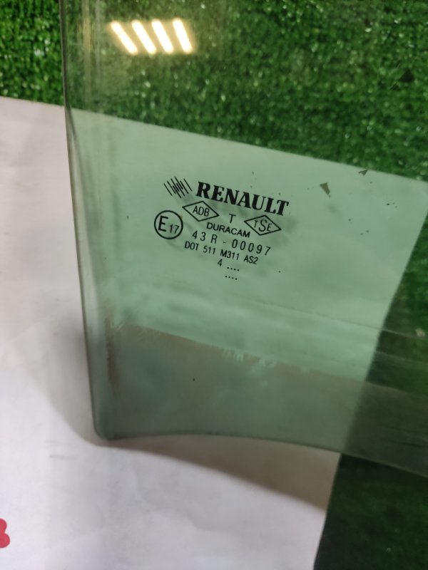 Стекло двери заднее правое Renault Megane 2