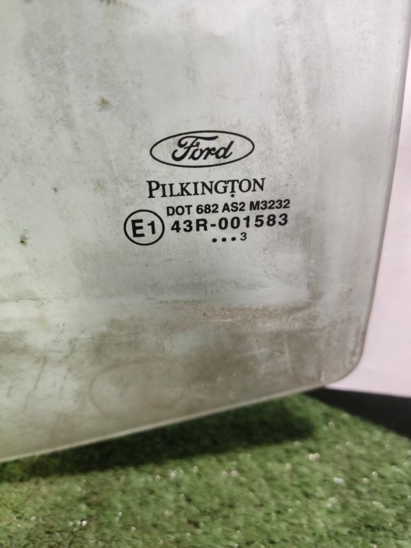 Стекло двери заднее правое Ford Fusion