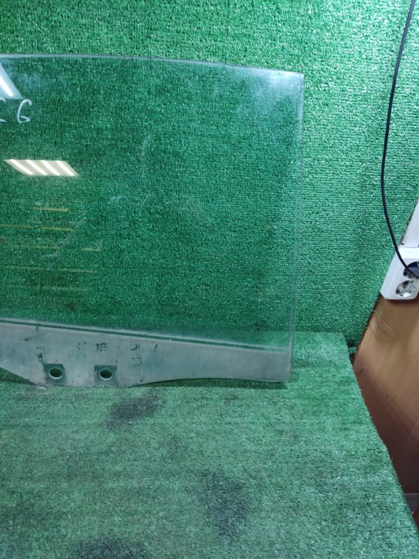 Стекло двери заднее правое Audi A6 C6