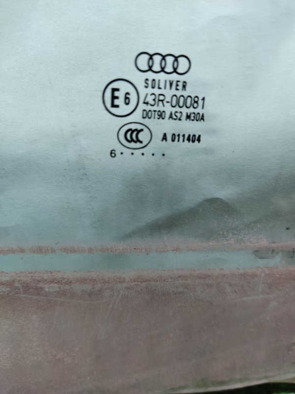 Стекло двери заднее правое Audi A6 C6