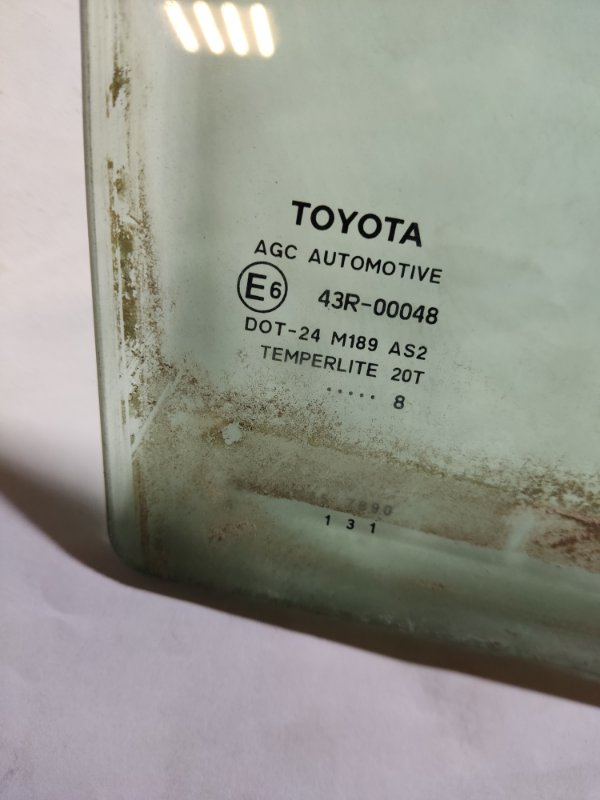 Стекло двери заднее правое Toyota Auris