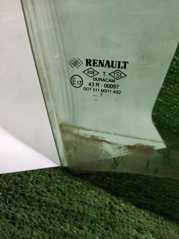Стекло двери заднее правое Renault Megane 2