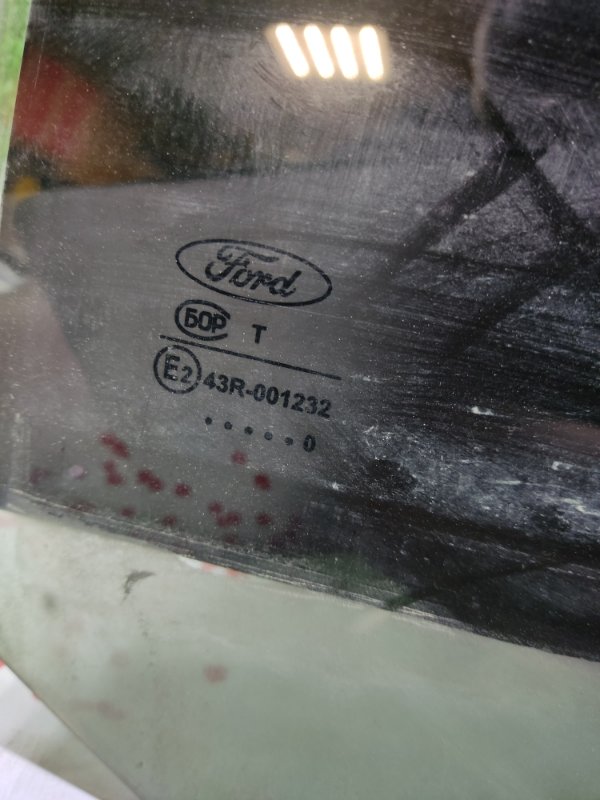 Стекло двери заднее левое Ford Focus 2