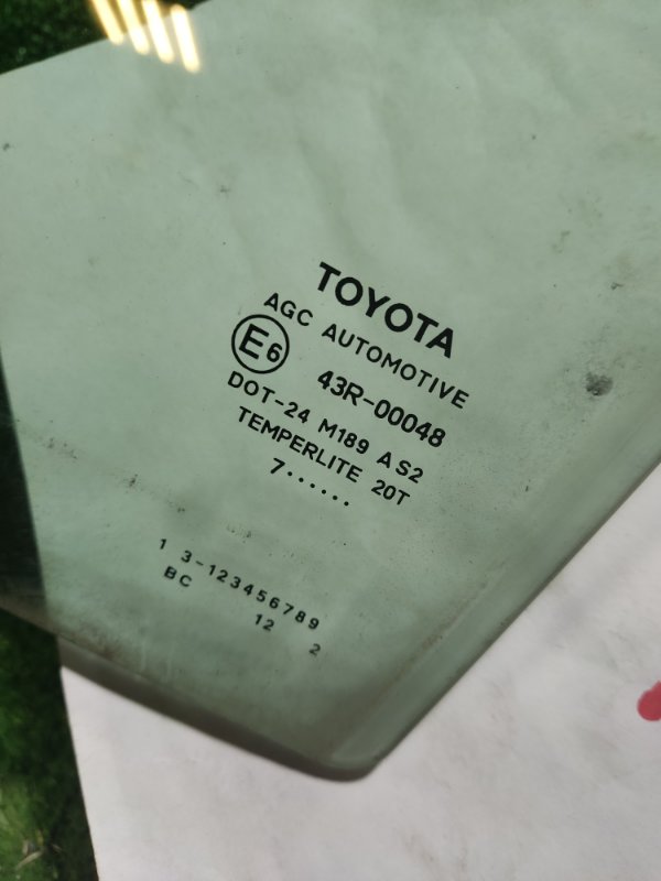 Стекло двери заднее левое Toyota Auris