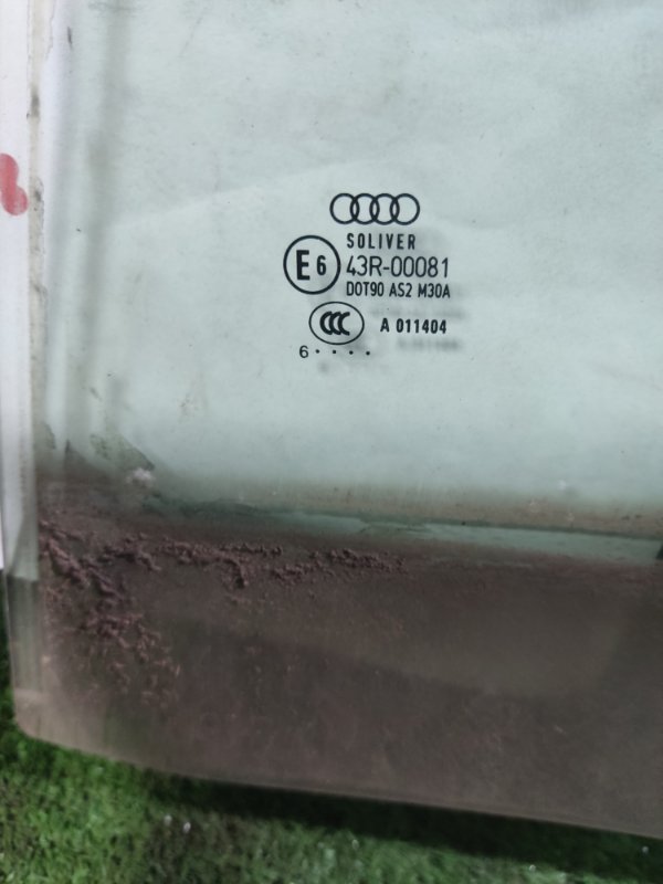 Стекло двери заднее левое Audi A6 C6